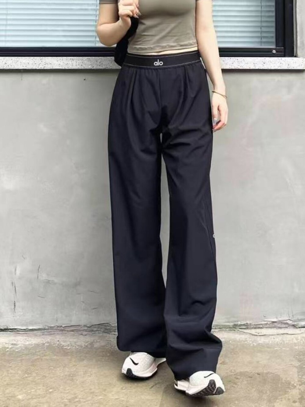 Black😎 NWT ALO Yoga Suit Up Trouser, Elevated Everyday Pants (Regular)